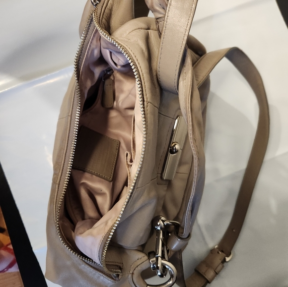 🩶Cute🩶 Coach🩶 leather crossbody bag - Picture 5 of 16